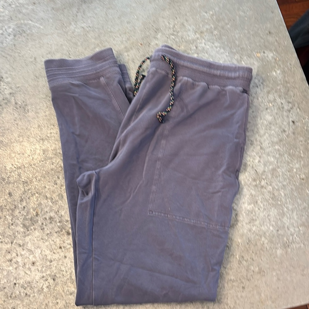 Men’s Rhône Joggers size medium
Good condition
